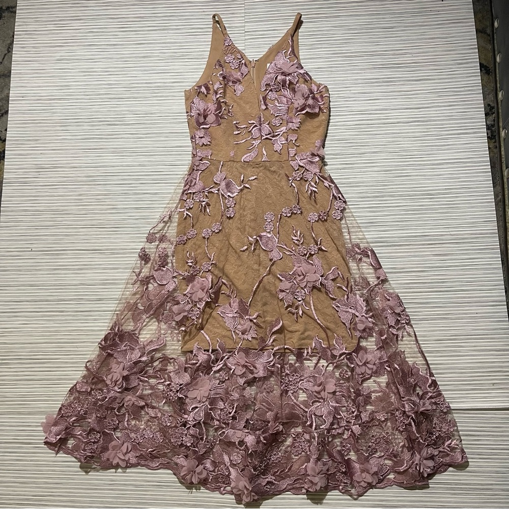 Dress the Population lilac/nude Floral Midi Dress - Picture 4 of 11